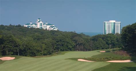 Foxwoods Resort Casino: Lake of Isles offers two .